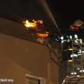 Der Brand im Dachstuhl erfordert ein Zusammenwirken der Einsatzkräfte über die Landesgrenzen hinaus | Foto: DerGloeckel.eu